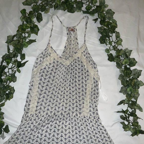 Botique White Laced and Patterned Flowy Tank Top - Picture 3 of 8